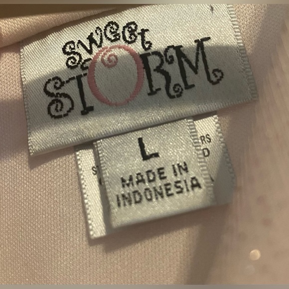 Sweet storm cream evening gown. - Picture 3 of 10